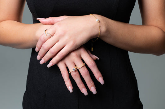 RED CARPET GLOBE PEARL BRACELET GOLD