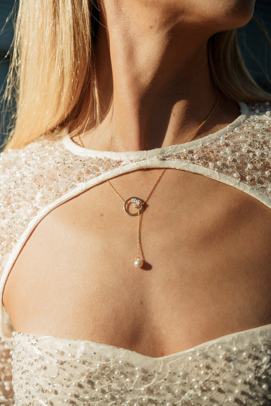 CHIC NOEL FRESHWATER PEARL LARIAT GOLD