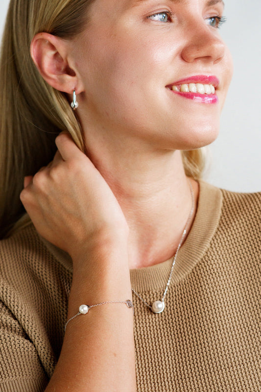 ADAGIO NINE-2-FIVE PEARL OVAL HOOPS SILVER