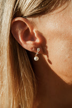 Load image into Gallery viewer, CHIC NOEL FRESHWATER PEARL PYRMONT EARRINGS GOLD