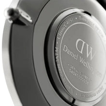 Load image into Gallery viewer, Daniel Wellington 32mm Petite York Silver Watch