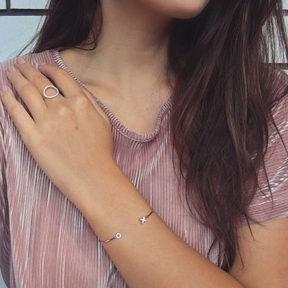 KISS HUG ROSE GOLD BANGLE