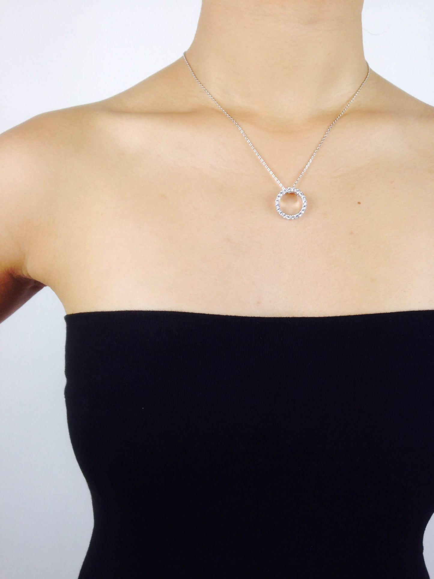 SMALL CIRCLE PENDANT